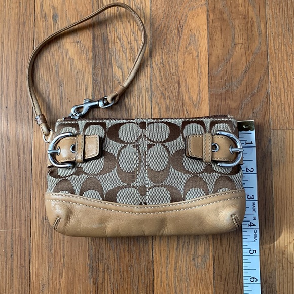 🍇Vintage Coach wristlet in signature tan. - Picture 5 of 7
